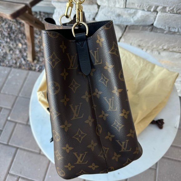 SOLD Louis Vuitton Monogram Neonoe MM Black Bucket Bag - Picture 5 of 14